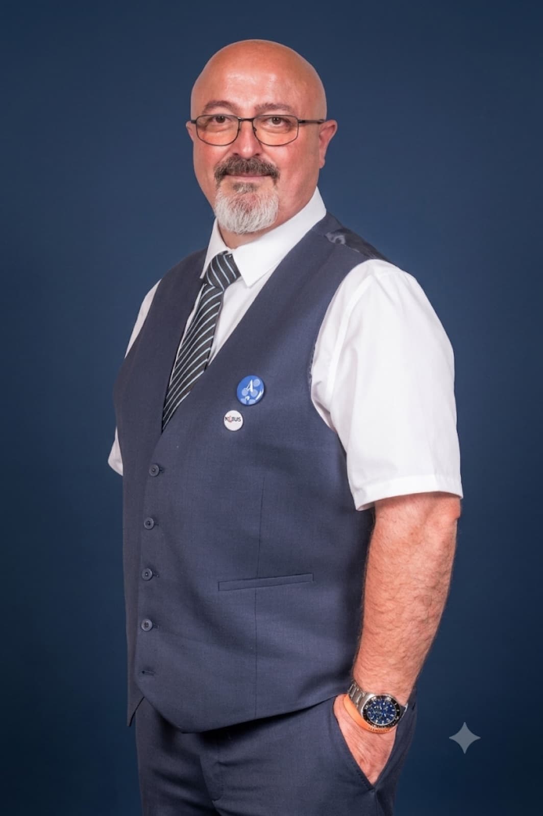 Jérôme Boittiaux, expert en viager et immobilier patrimonial en Picardie maritime — portrait professionnel, bras le long du corps
